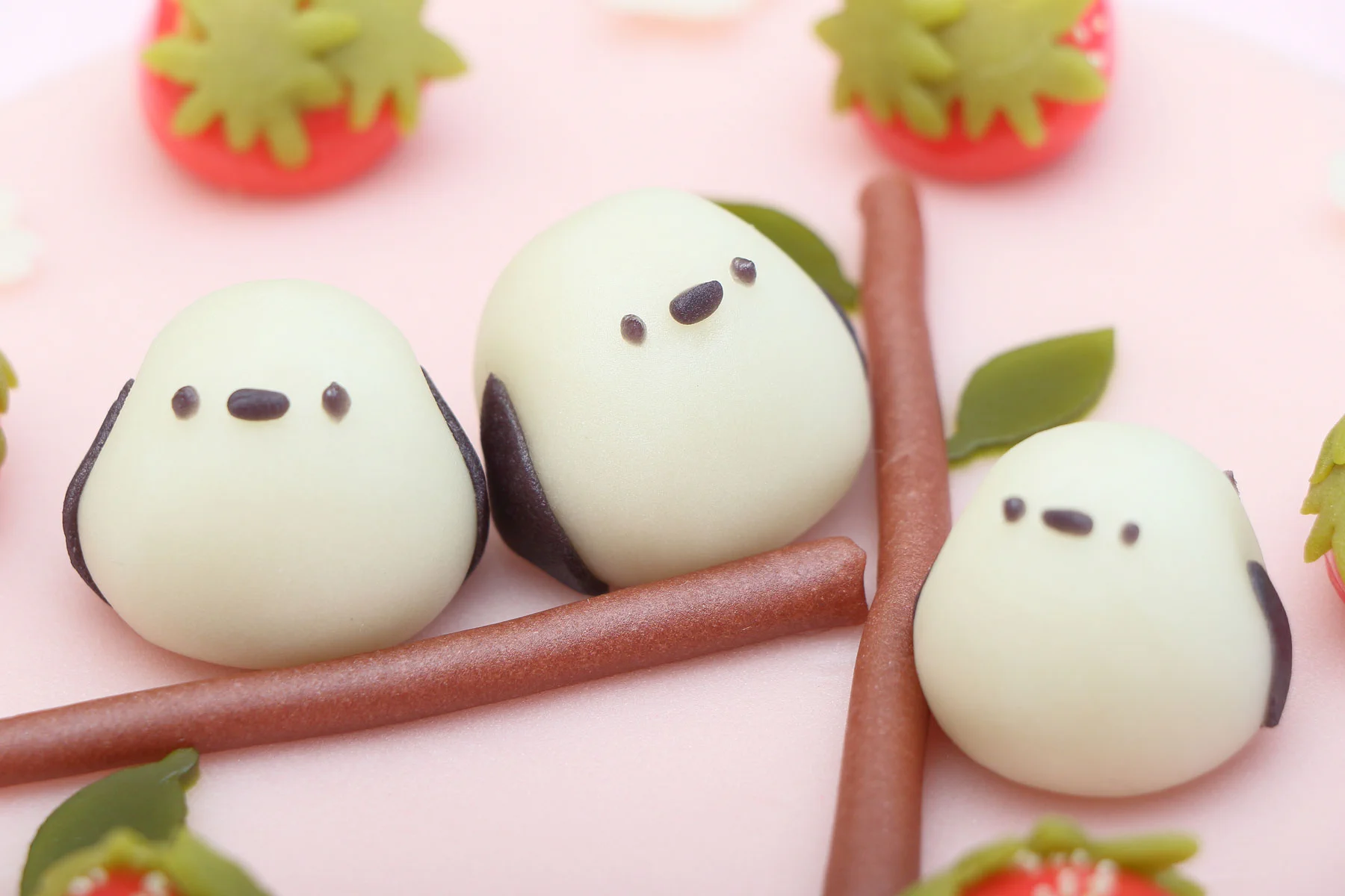 北海道の和菓子屋さんが作ったケーキが癒されまくる！？シマエナガのねりきりの和菓子ケーキが可愛すぎるｗ