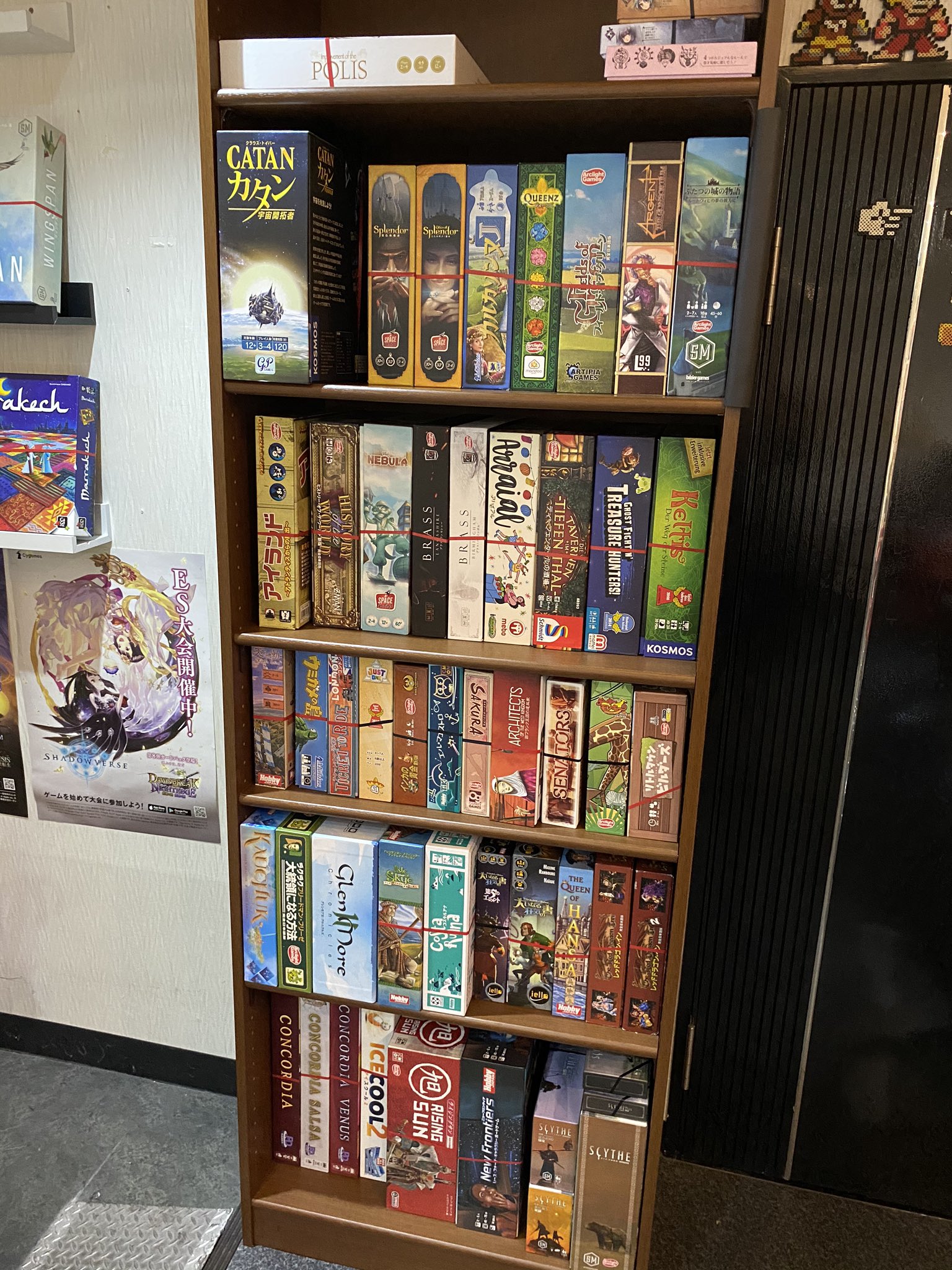 ゲームバー236 梅田のボードゲームカフェバー 本日オープンしました 実は先週にボードゲーム収納 棚が増えました 236には現在400種類以上のボードゲームがありますよ 今日は昼夜ともにお席に空きがございますのでご来店ご予約お待ちしております