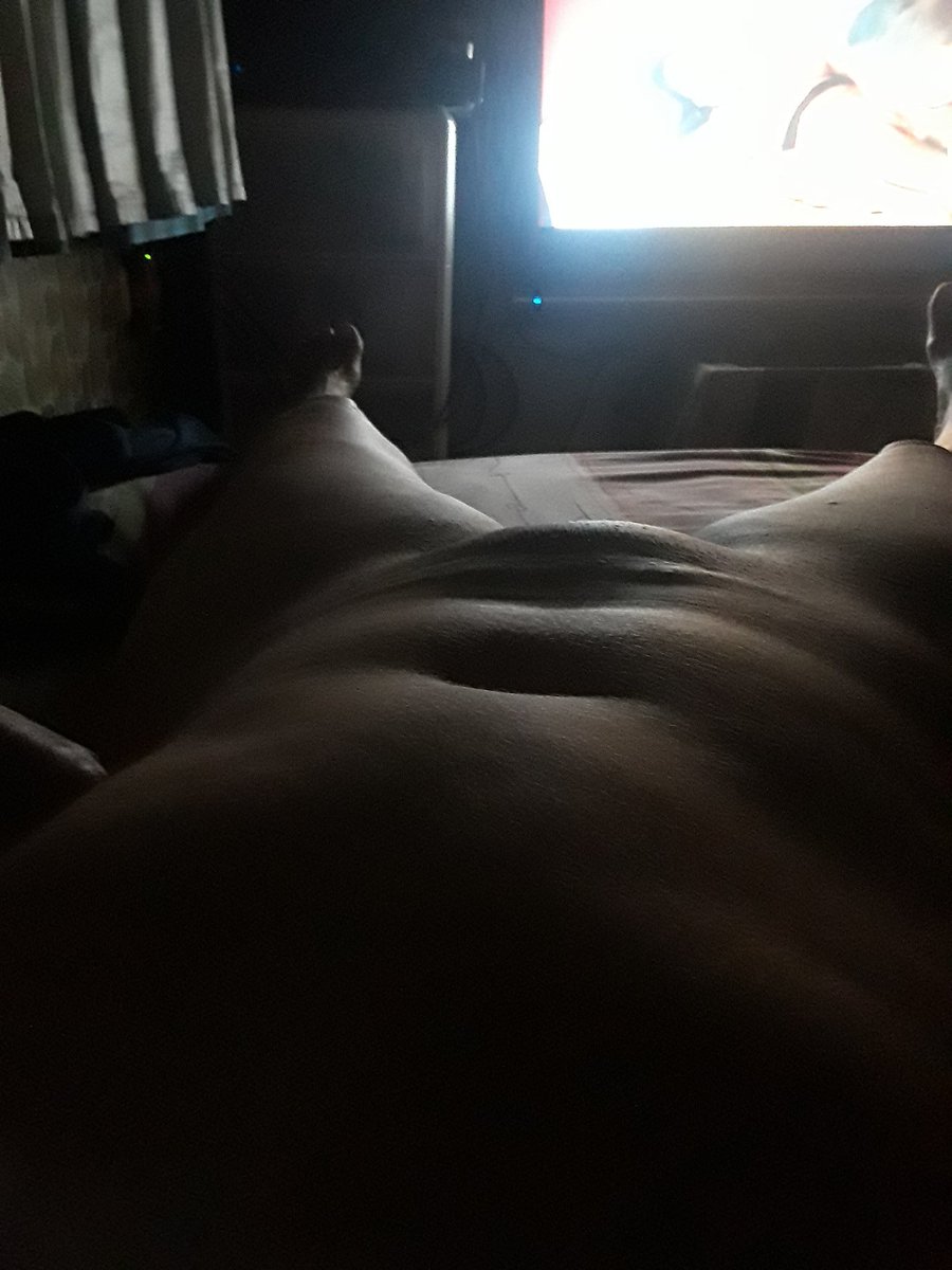 xexoxerio's tweet photo. Viendo tv https://t.co/DsLW8rZcXq