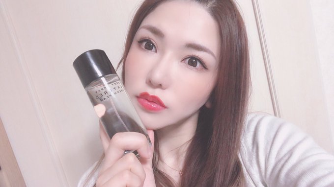 2 pic. I love Layered Fragrance♥️

香りが好きすぎてもう1年は使ってる。

I’m using this fragrance for year. 

我使用这个香水一年