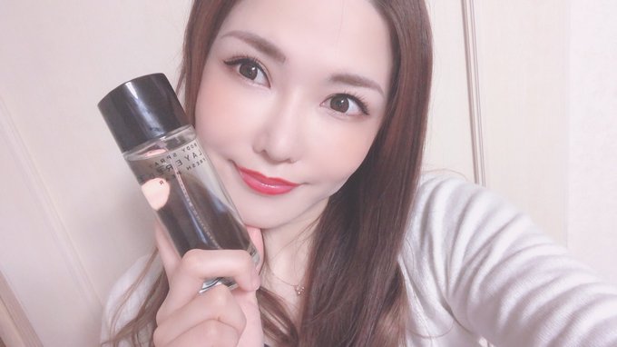 1 pic. I love Layered Fragrance♥️

香りが好きすぎてもう1年は使ってる。

I’m using this fragrance for year. 

我使用这个香水一年