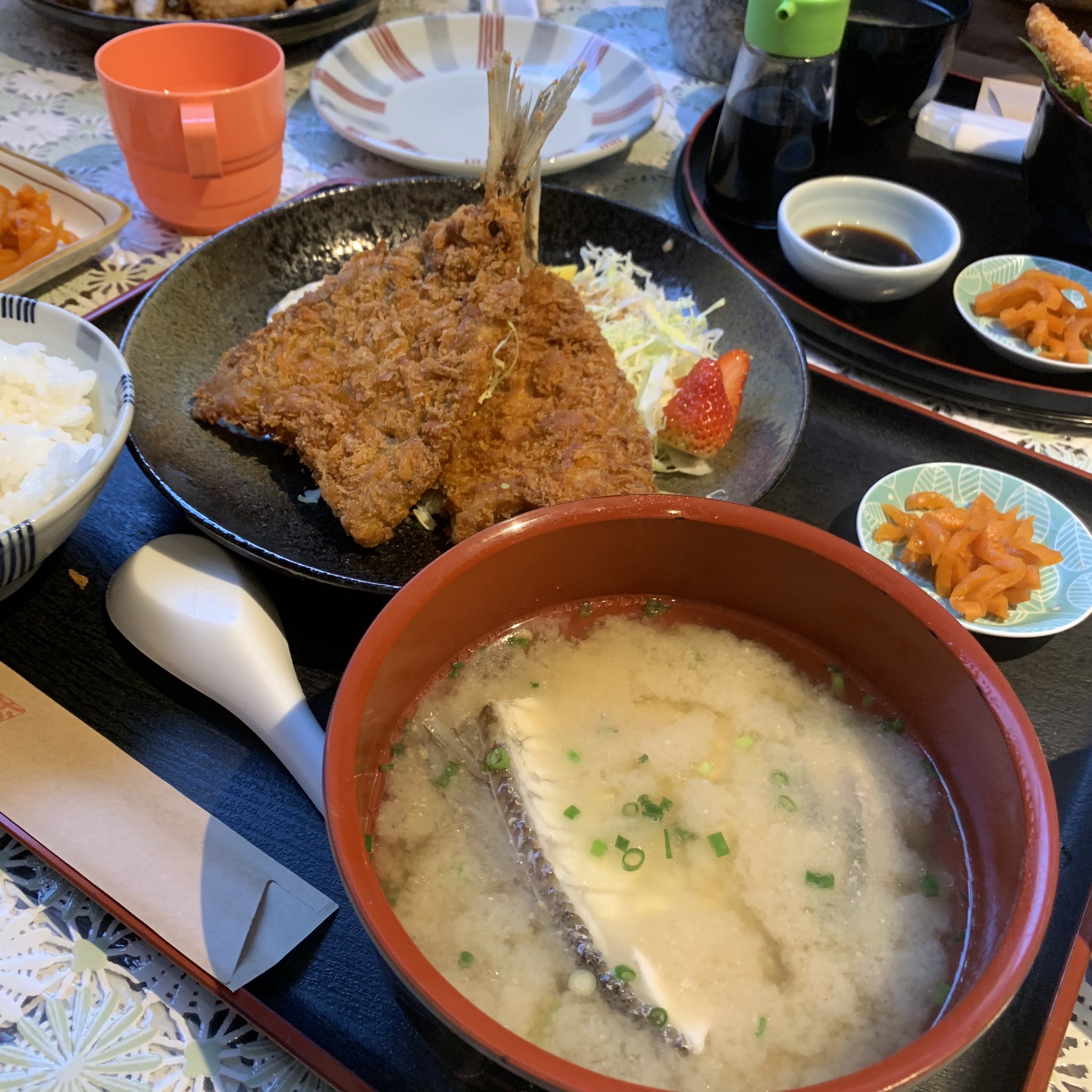 畳バカがいる店 たたみの福田 全部美味い 刺身 アジフライは肉厚で食べ応えがあり あら炊きの煮汁も最高でした おくうら 崎戸町 大島 海鮮丼 アジフライ あら炊き 新鮮 肉厚 美味しい 美味い たまらん T Co Yt1ky9xygh Twitter