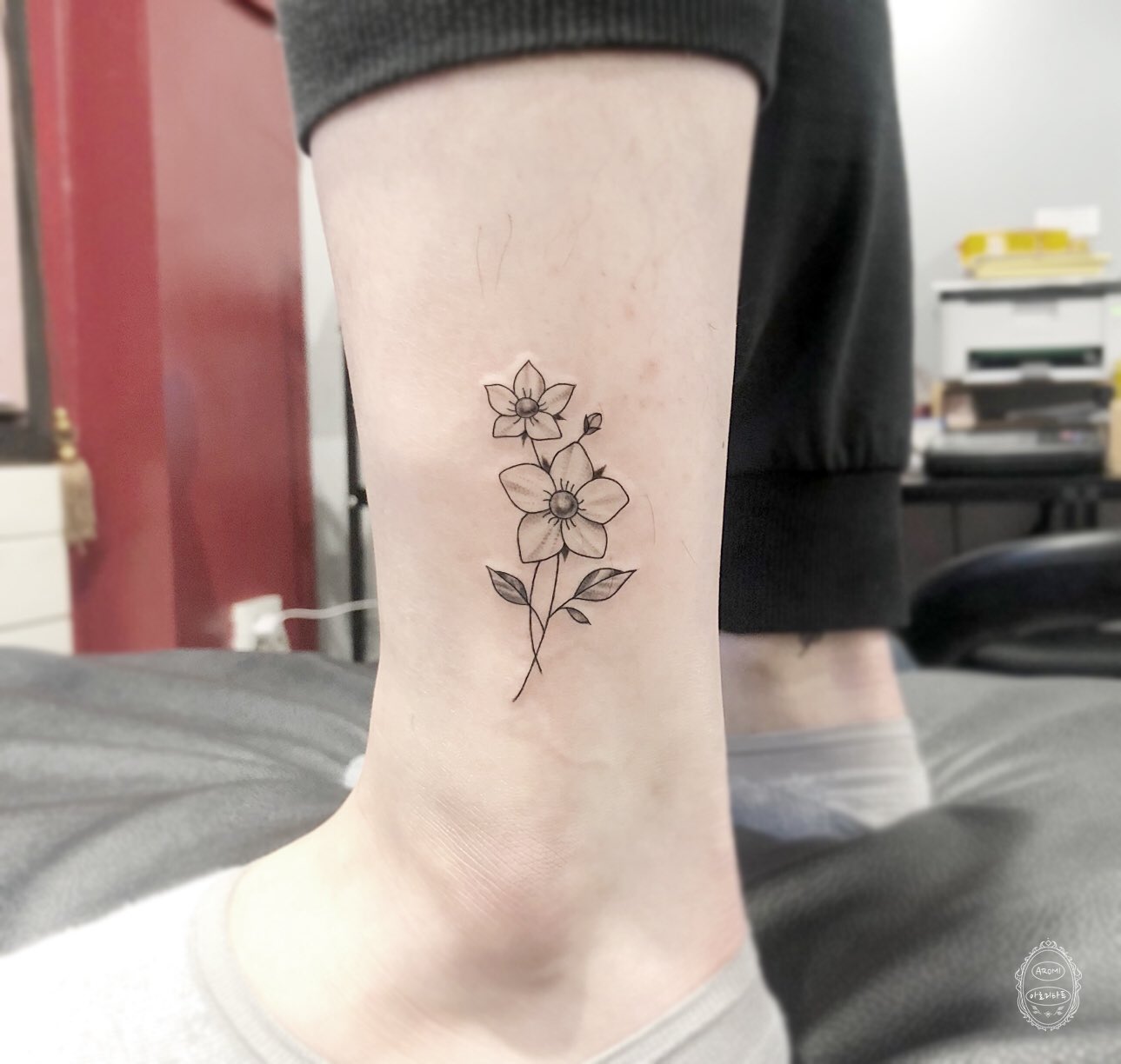 Tatooist Aromi على تويتر お客さんの誕生花であるイチゴの花 ソウルタトゥー 韓国タトゥー ワンポイントタトゥー ホンデタトゥー ミニタトゥー レタリング カラタトゥー 韓国旅行 花タトゥー ハートタトゥー 弘大 タトゥー好きな人と繋がりたい いい Tatooist Aromi على تويتر お客さんの誕生花であるイチゴの花 ソウルタトゥー 韓国タトゥー ワンポイントタトゥー ホンデタトゥー ミニタトゥー レタリング カラタトゥー 韓国旅行 花タトゥー ハートタトゥー 弘大 タトゥー好きな人と繋がりたい いい