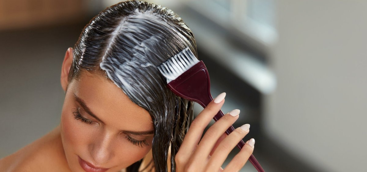 GlamGeek's tweet image. 10 Best Home Hair Dyes and Root Cover-ups 2020 ow.ly/s2gW50yQOQ0 Our lives might be on on hold shortly with self isolation looming, but our pesky roots won't be! #hairdye #isolation #haircolour #roots #rootcover #haircare #loreal #batise