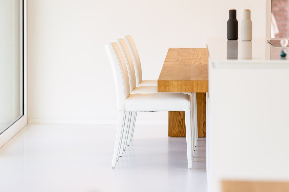 Hello Spring! 🐣🐣 
#staypositive #sunisout #itsspringtime #hellospring #slim #chair #classical #allwhite #slimcover #mymobitec #passionforcreation