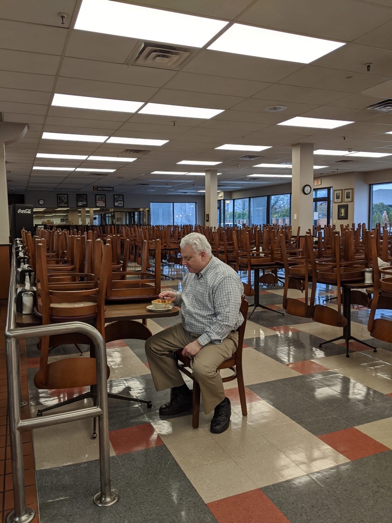 tonykatz's tweet photo. This is Brian Shapiro. He owns @ShapirosDeli in Indianapolis. His restaurant, an icon in Indy, seats 375 patrons.

He sits alone, eating chili. 

#CostOfCoronavirus https://t.co/X3PVcXHLyr