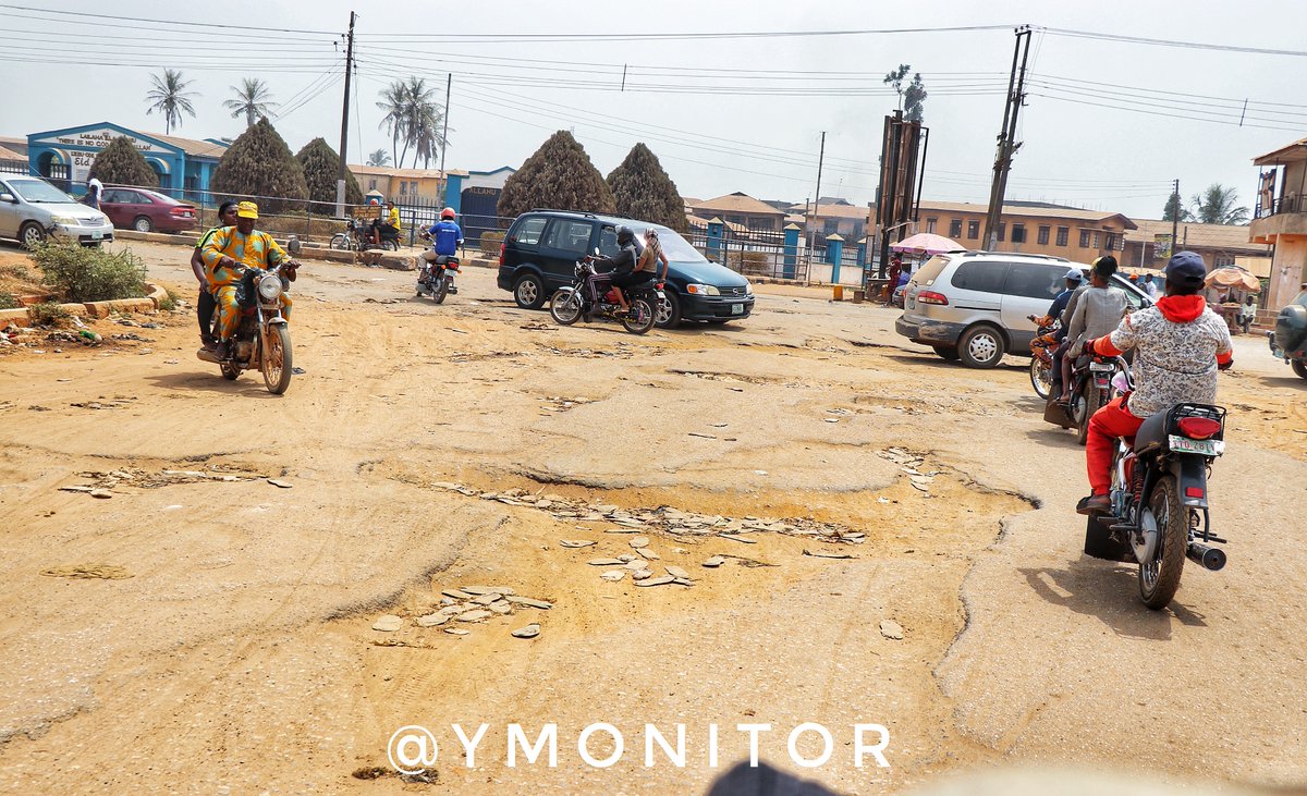 ymonitorng's tweet photo. #YmonitorSpotlight on Igbegba Road, Ijebu Ode. The road has been this way for some time now & the rains are here, it’s bound to become worse
We urge @dabiodunMFR to get this fixed.
#Potholetracker
#Fixthispothole
#Fixthemanhole
#Ymonitor https://t.co/9O8DmcwN9c