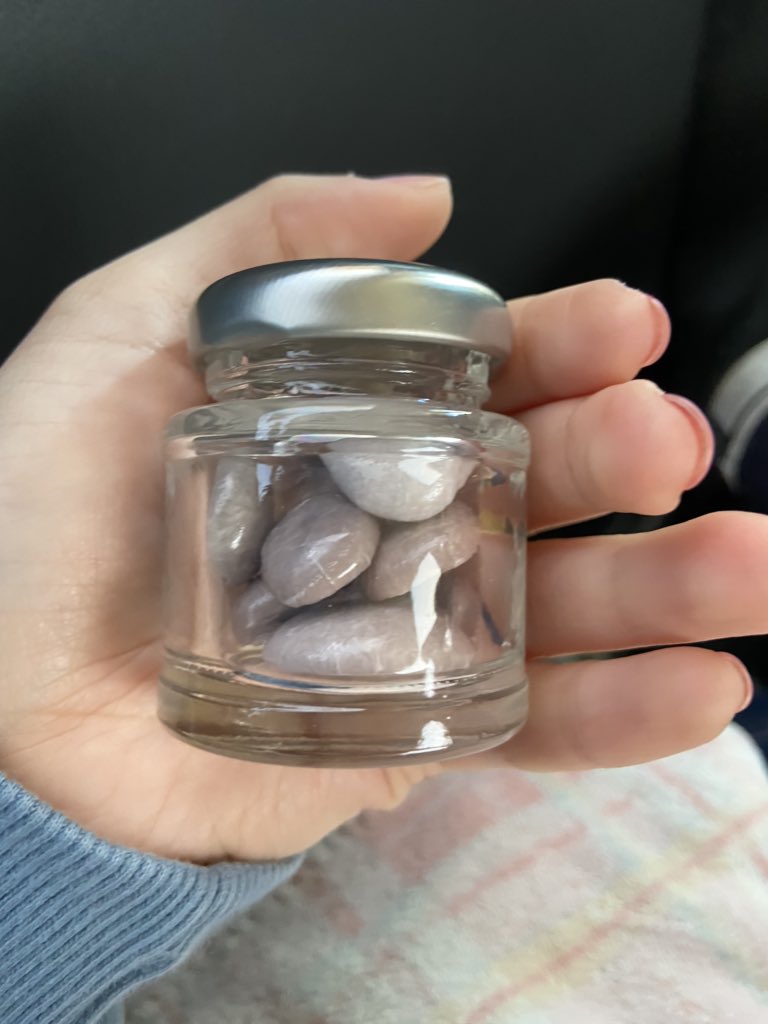 너무 작아서 더 가슴아프다 아지야
누나 퇴근하는 모습이라도 보고가지...
너랑 벚꽃 보러 갈 계획 형아랑 다 짜놨는데 바보 같은 강아지... 오늘 오는 간식 한입이라도 먹고 가지... 이 바보야... 이젠 편히 쉬어... 넘 미안하고 사랑해...아지야 보고싶어 ...