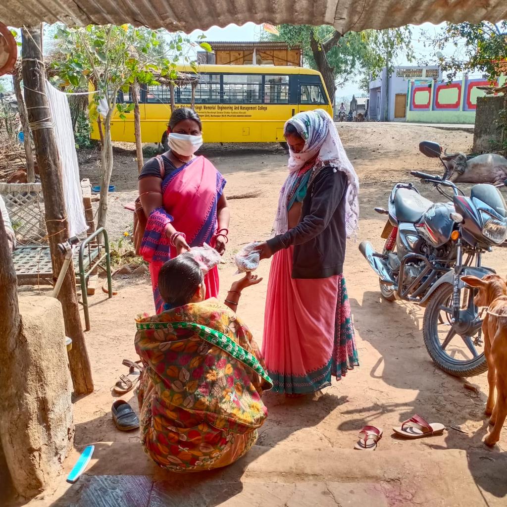 mpwcdnnm's tweet photo. Our field workers counsel beneficiaries on complementary feeding &amp; nutrition in #PoshanPakhwada2020 to achieve #SuposhitMP
#PoshanAbhiyaan
@POSHAN_Official @smritiirani @MinistryWCD @SPreraks @tatatrusts @tini_tatatrusts @SBP_Burhanpur @BurhanpurWcd @dmburhanpur @MP_WCD @mp_wcdmp https://t.co/osRaiGprwp