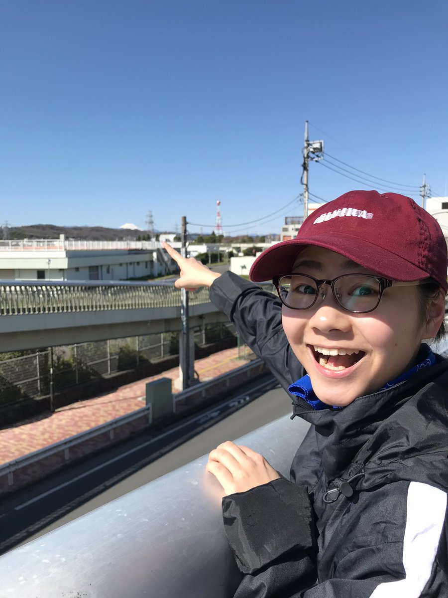 HGIQk3UHICkuCm9's tweet photo. 今日は、サイクリング🚴♀️
朝9時に家を出て、今帰りました😇
写真を撮る度に、キャップを取り、バンダナを外し、撮ったらまたバンダナを垂らしてキャップで押さえる💦
日焼け対策の為に、手袋までして走る🧤
富士山が見えましたー!
#走った距離は
#74km
#え
#74km ⁉️ https://t.co/OZS0lXs1QM