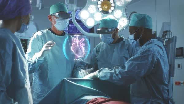 AlumniCentrale's tweet photo. Double-diplôme ingénieur-médecin à Centrale Lyon : une première en France ! Un double cursus à découvrir sur Technica : https://t.co/4U8WrSkxai https://t.co/OrnybmGd51