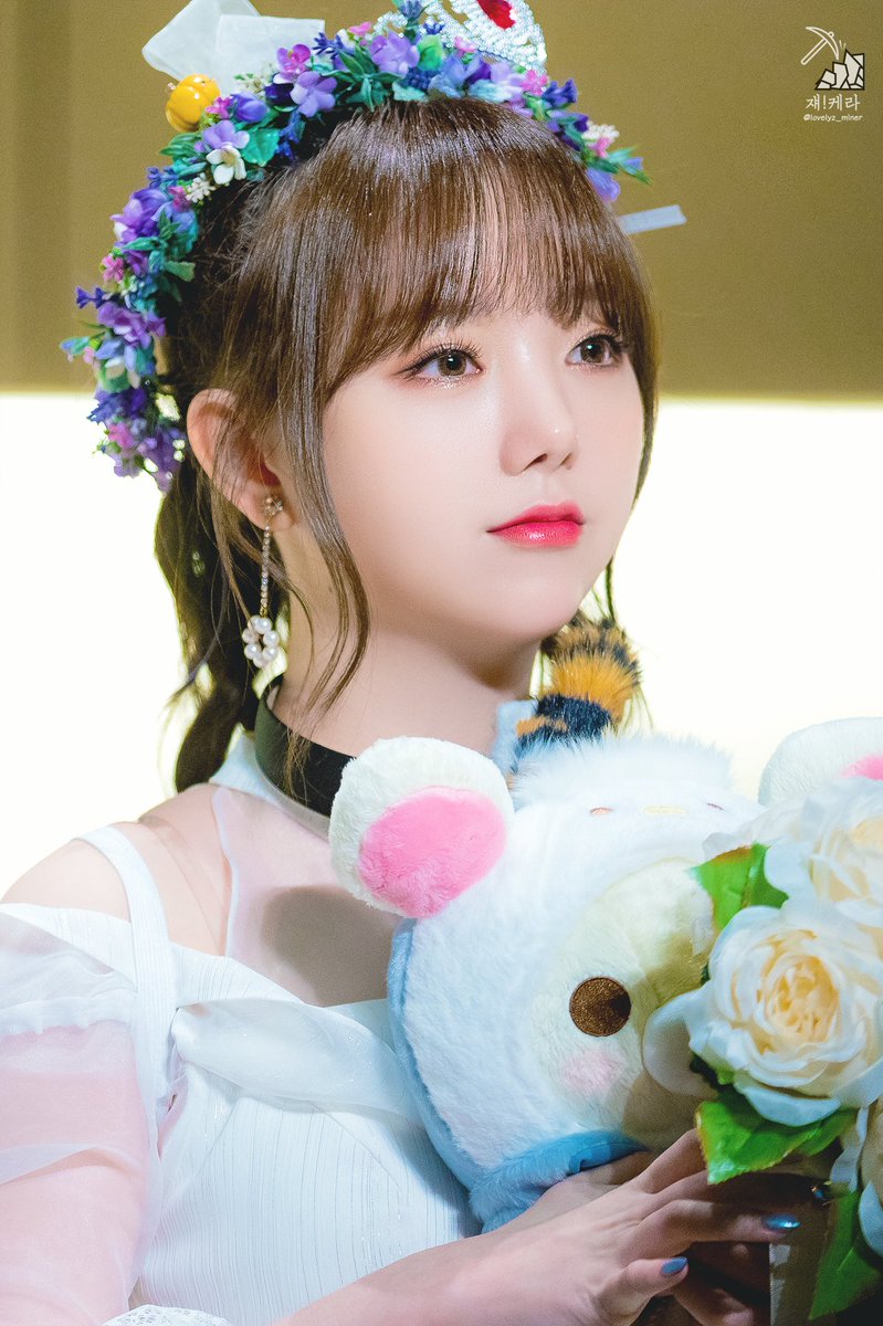 lovelyz_miner's tweet photo. 181218 페럼홀 팬사인회

생일 축하해요 *^w^*

#올해도_미소가_더욱_빛나는_해피켕
#HAPPYKEIDAY
#봄의기적_케이야_생일축하해
#FlowerKeiDay

HQ : https://t.co/PMUHtKegMw
HQ : https://t.co/MAiV6fWnkd
@Official_LVLZ
#케이 #김지연 #러블리즈
#Kei #Lovelyz #ケイ https://t.co/5VM2K09ixp