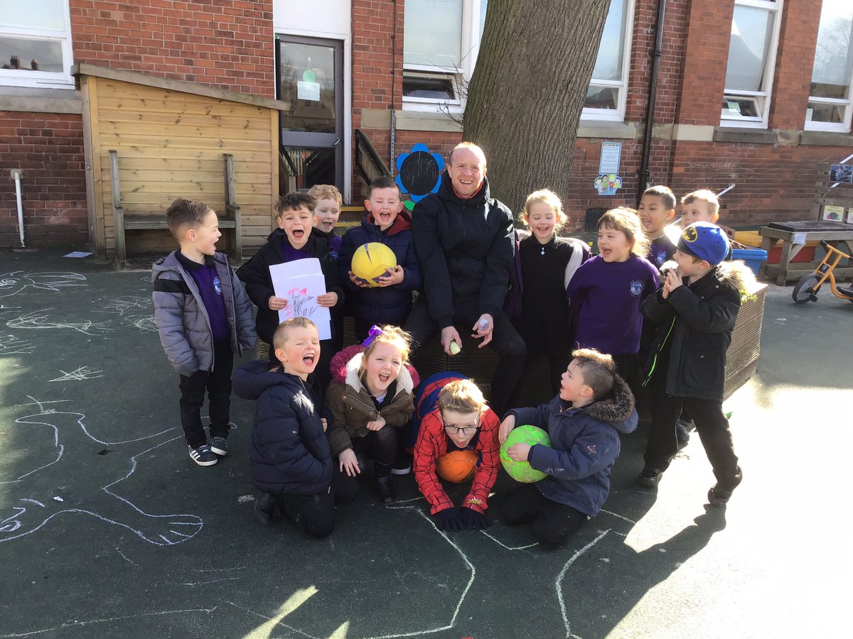 QuayAcademy's tweet photo. Mr. Stockton has come to bring his footballing skills to EYFS this morning! #smilesallround #teamquay #teambuilding #friendshipgoals @DDennettDRET @QuayVP https://t.co/RGeHLJJxaM