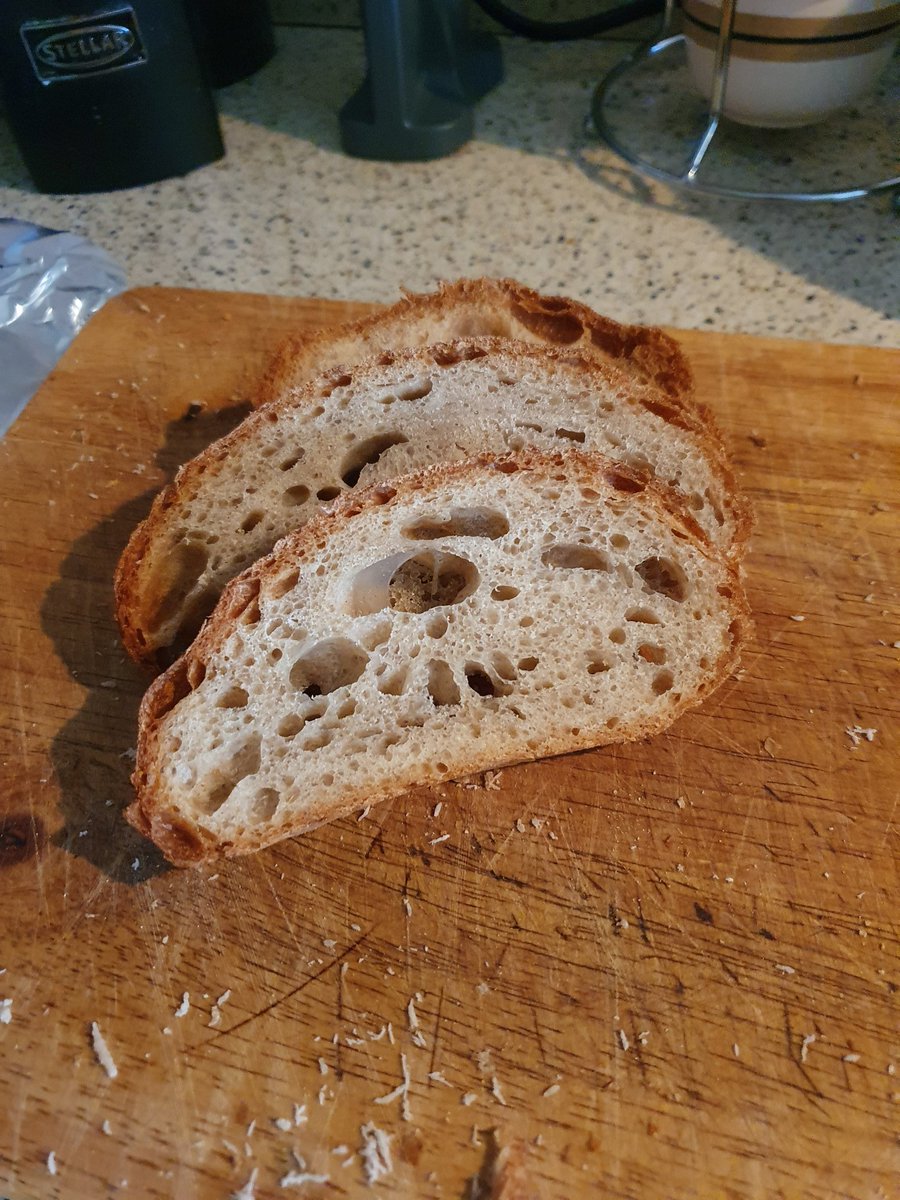 CooksWelsh's tweet image. ....second sourdough attempt...an improvement! 😁