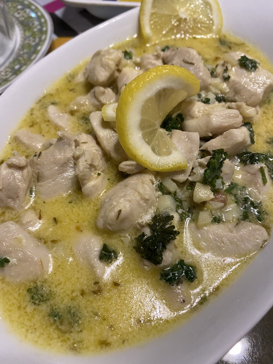 sabgeee's tweet photo. Dinner is served! Herbed Lemon Butter Chicken. ✌🏻 #MrsMaterial https://t.co/QqpA6LpsCH