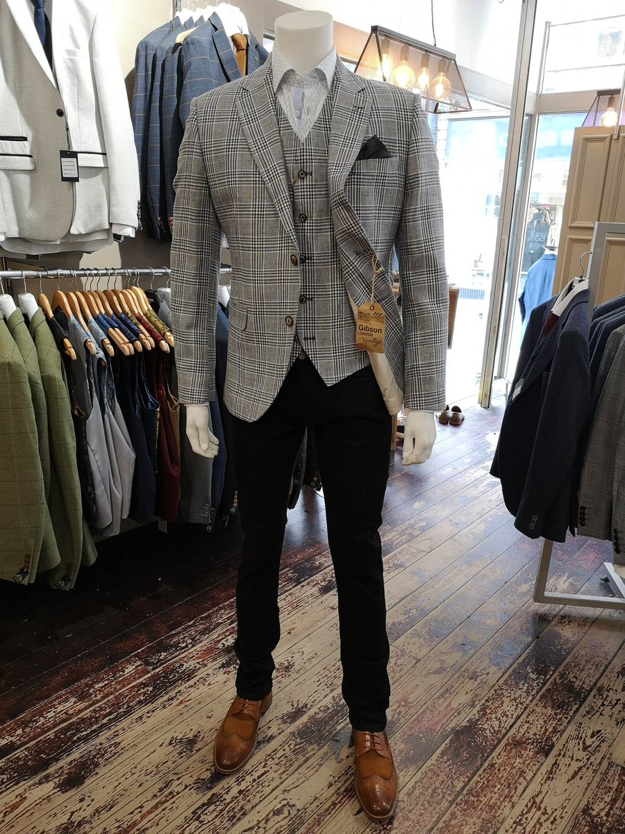 GereLincoln's tweet photo. New arrival!

Stunning new jacket and waistcoat by @GIBSONmenswear 👌 #gibsonlondon #geremenswear https://t.co/YZXmjD2ABG