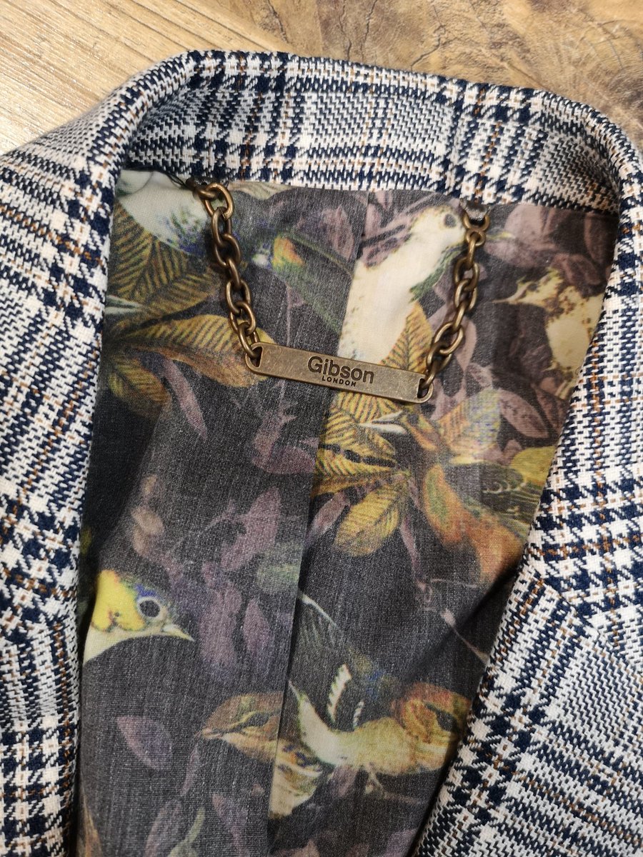 GereLincoln's tweet photo. New arrival!

Stunning new jacket and waistcoat by @GIBSONmenswear 👌 #gibsonlondon #geremenswear https://t.co/YZXmjD2ABG