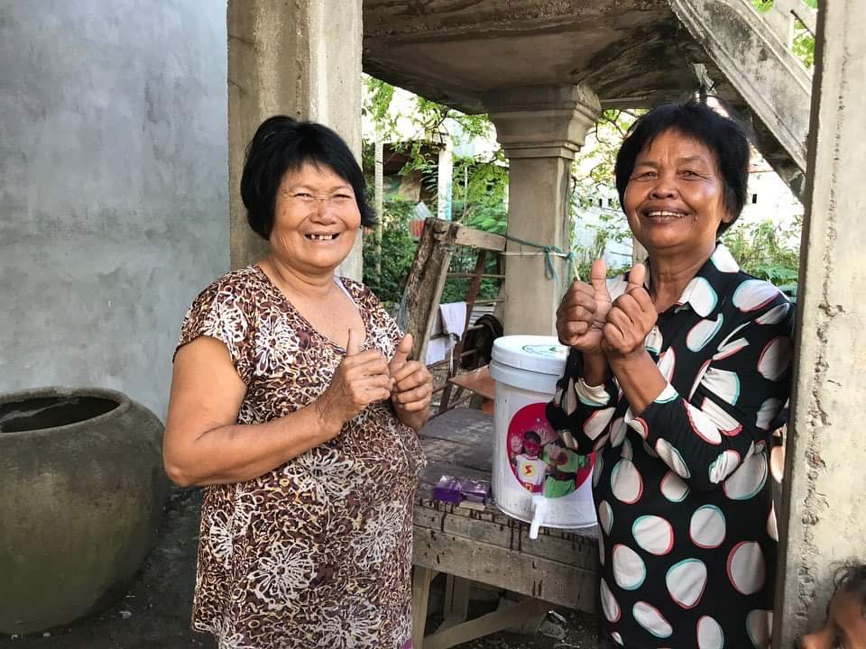 IdeInnovation's tweet photo. Our solutions for handwashing behavior change in #Cambodia have come at a crucial time... here's a recent #behavioral trial we set up to see if village vendors could become #Hygiene Champions and promote handwashing with soap to children in their community! https://t.co/HjMg99JeFU