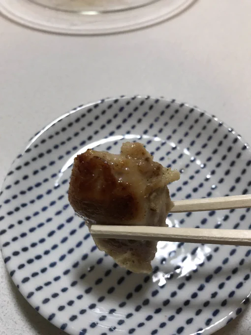 歯ごたえのある鶏肉だ。
塩コショウだけでも美味い 