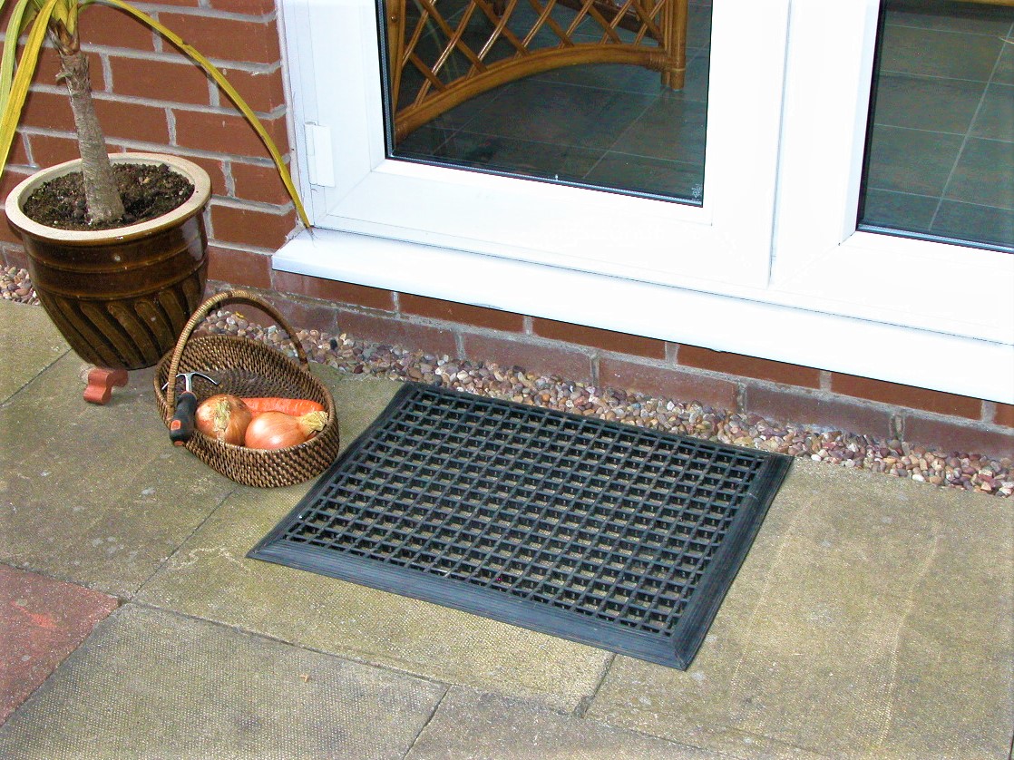 MasterMatting's tweet photo. It's the #firstdayofspring time for #SpringCleaning! @MasterMatting still providing #mats for all! #cleaning #cleaningtips #Maintenance https://t.co/3QZAfZAgJx #Homeoffice #homeschool #homelearning #WorkingFromHomeLife https://t.co/XfzhZnydiP