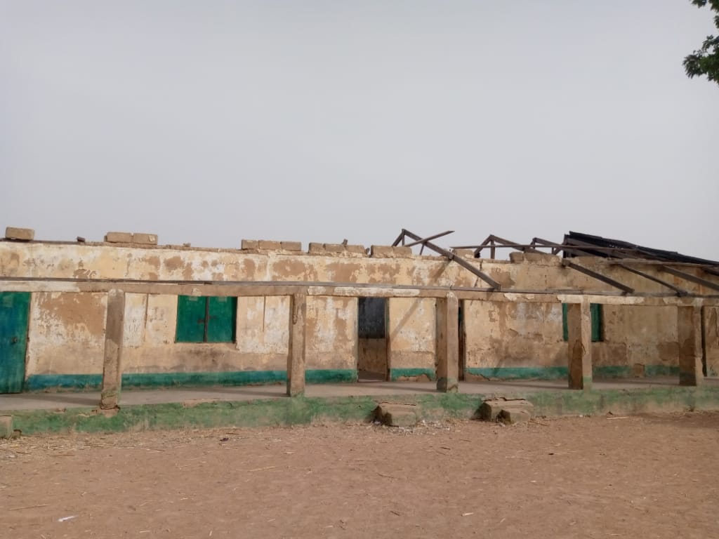 leads_nigeria's tweet image. #corruptionmustGO
#KDSTATNES 
LANW in partnership with @macfound visited LEA Primary School Bakura Soba LGA.  This block of classrooms is in Need of ceiling and roofing as we are approaching the ☔ rainy season. @SholaOga @KadunaSubeb @ogpkaduna @Kaduna_MoE @openUBEC @GovKaduna