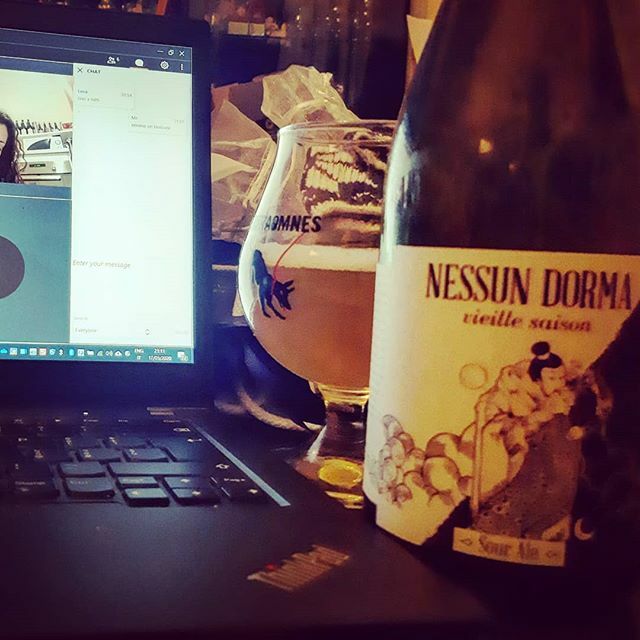 diveteree's tweet photo. Le degustazioni al tempo della quarantena con gli amici in videoconferenza: Nessun Dorma di @cadelbrado .
#quarantena #quarantine #iorestoacasa #iostappoacasa #farmhouse #farmhouseale #vieillesaison #cadelbrado #birra #birraartigianale #birraitaliana #cr… https://t.co/wbPSHinoIY https://t.co/iWXegAw1b3
