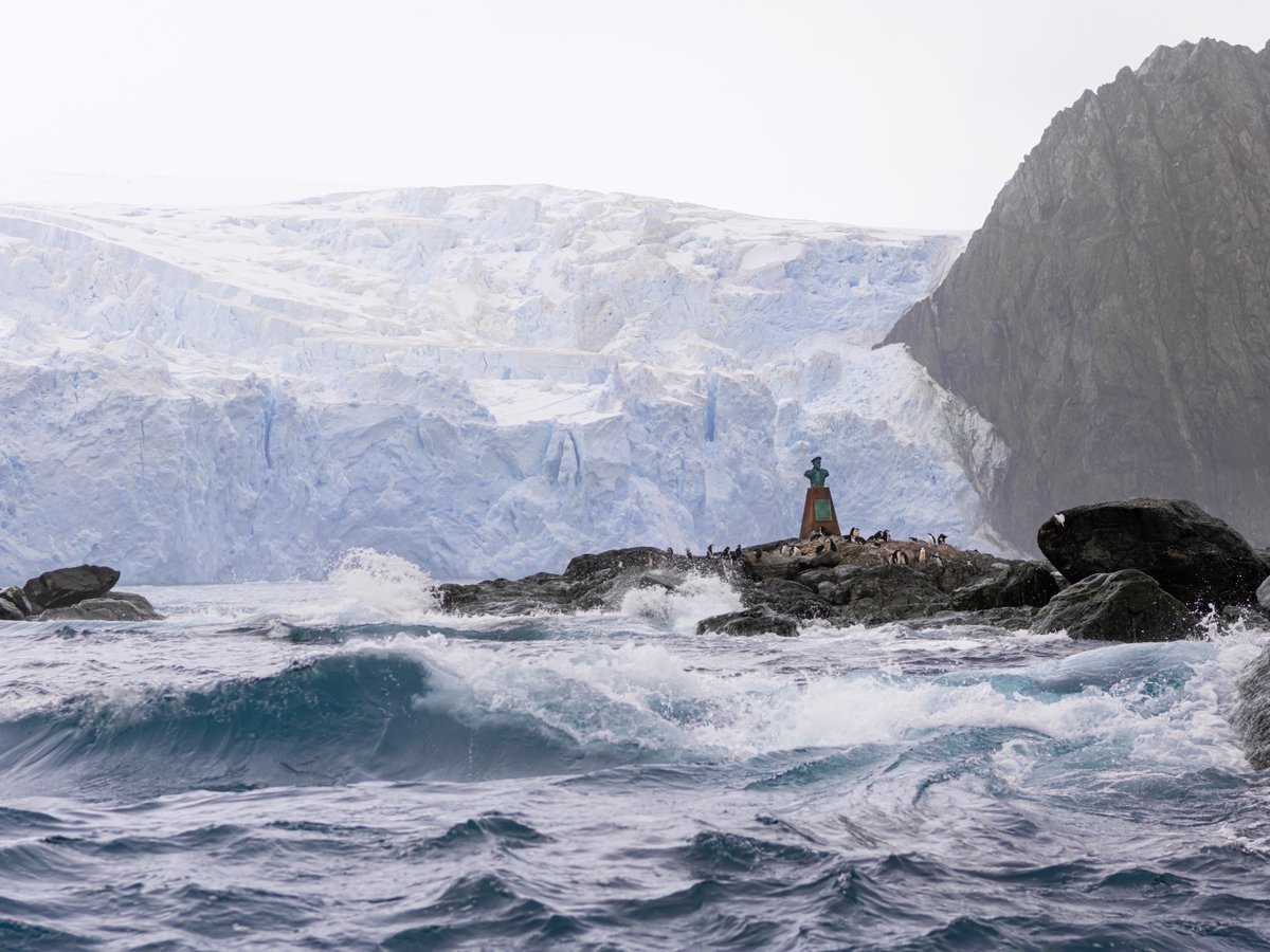 Tedsmithimages's tweet photo. Imagine being stranded here for four months waiting for Shackleton to come back after the Endurance was crushed by pack ice... #PointWild #ElephantIsland https://t.co/SbfKWkl0dO