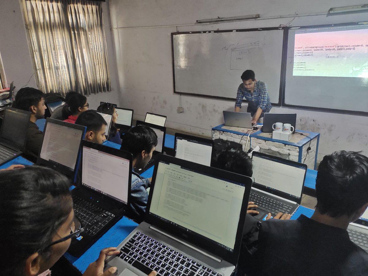 ascolitclub's tweet photo. With all smiles, the 3-day Python For Everyone #101 workshop has been successfully completed. We'd like to thank all the participants, supporting partners and the organizing team for making this a success.
#PythonForEveryone101
#Python
#ASCOLITClub
#MSFTStudentPartner https://t.co/zCnLnULWCu