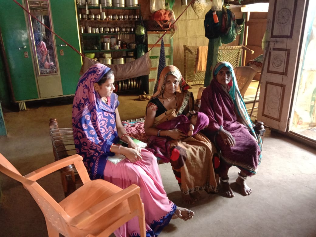 mpwcdnnm's tweet photo. Field workers in Barwani counsel lactating mothers on exclusive breastfeeding and complementary feeding #SuposhitMP
#PoshanPakhwada2020
#PoshanAbhiyaan

@BarwaniWcd @CollectrBarwani @NITIAayog @MinistryWCD @smritiirani @POSHAN_Official @SPreraks @tini_tatatrusts @tatatrusts https://t.co/OIpqAXfDFn