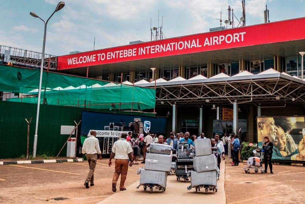 Ugandans just trying to get home are being forced to pay exorbitant fees to be quarantined at hotels. At this time the government should be respecting its citizens’ rights, not creating opportunities to exploit them.  #COVID19UG  #Uganda  #COVID19  https://www.hrw.org/news/2020/03/19/ugandans-trying-get-home-forced-pay-covid-19-quarantine