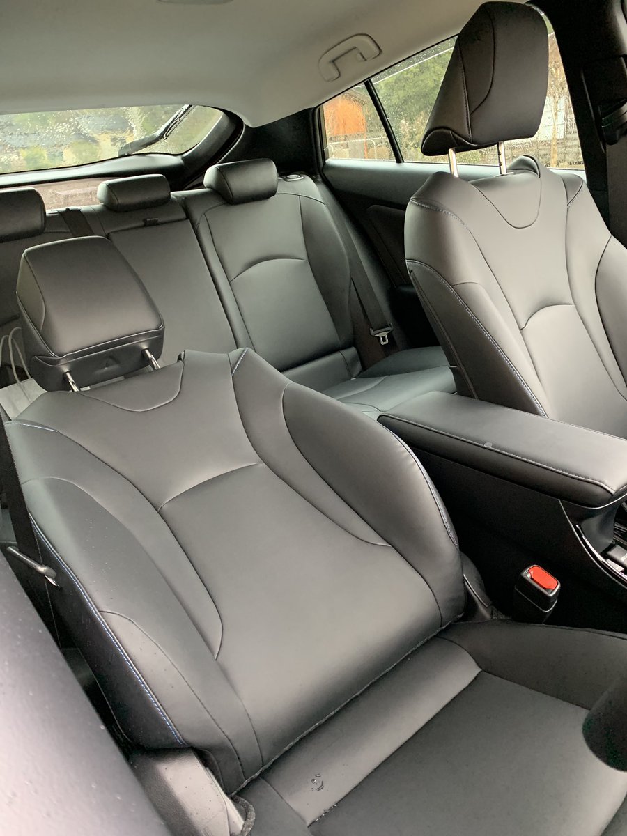 AAy8412kr's tweet photo. 車種・プリウス

グレード・A'ツーリングセレクション

ボディカラー・エモーショナルレッドⅡ

駆動方式・E-Four(電気式4WD)

NEW BUDDY(新しい相棒)です。よろしく！ https://t.co/3L71zUSBlH