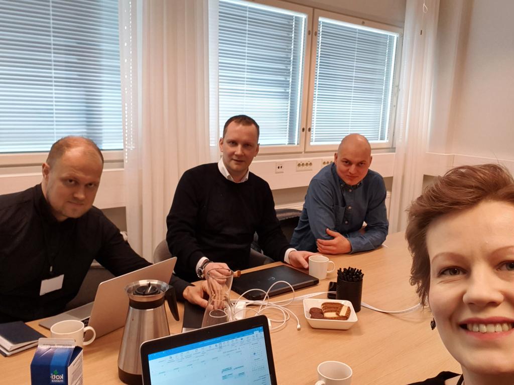 Ensimmäiset virtuaalikahvit takana, reilu 20 yrittäjää langoilla. Asiantuntijoina <a href="/AnttiKarjula/">Antti Karjula</a>, Mikko Haapala ja <a href="/LariKarjula/">Lari Karjula</a> 😃. Hirveä zemppi ja yhteishenki yrittäjissä!