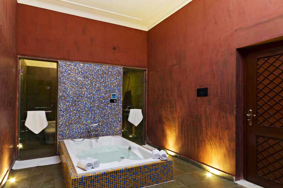 CastleMandawa's tweet photo. In times like today, it's best to release stress through our luxurious spa services. Book your stay with us and indulge in many such relaxing activities. https://t.co/l4XtsiqnLZ