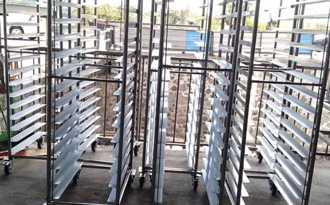 Yuk yang lagi bingung cari Trolley Bakery, Kami READY STOCK lhoo !!!
Harga : Rp. 2.500,000

SPESIFIKASI :
Ukuran : 40x60x165 cm
15 Tray
Material Full Stainless Steel
More Info :
Call/ WA : 081237660999
Website : tokokitchen.com
Email : tokokitchen@gmail.com