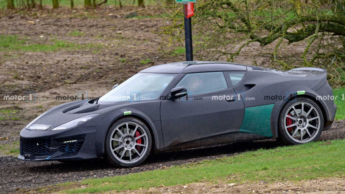 ViragesAuto's tweet photo. Le projet d'une nouvelle #Lotus #Esprit fait son retour pour une commercialisation en 2021.
Sous cette Lotus #Evora légèrement modifiée, se cache le #prototype.

Elle serais équipée d'un #V6 3,5L d'origine #Toyota électrifié pour produire une puissance de 500ch.

@ClubLotusFrance https://t.co/LXME9kL32U