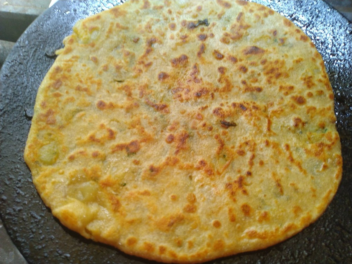 Shinu11_11's tweet image. Amidst the Corona Stress...it's time for some food pleasure 😋😋
#AlooParatha #HomeMadeButter
#MyCookingChronicles