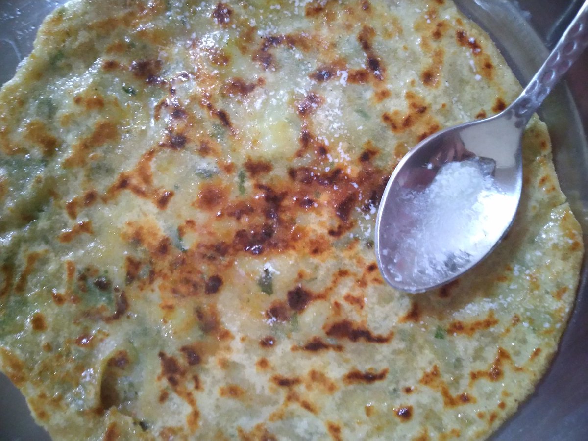 Shinu11_11's tweet image. Amidst the Corona Stress...it's time for some food pleasure 😋😋
#AlooParatha #HomeMadeButter
#MyCookingChronicles