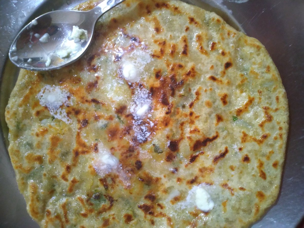 Shinu11_11's tweet image. Amidst the Corona Stress...it's time for some food pleasure 😋😋
#AlooParatha #HomeMadeButter
#MyCookingChronicles