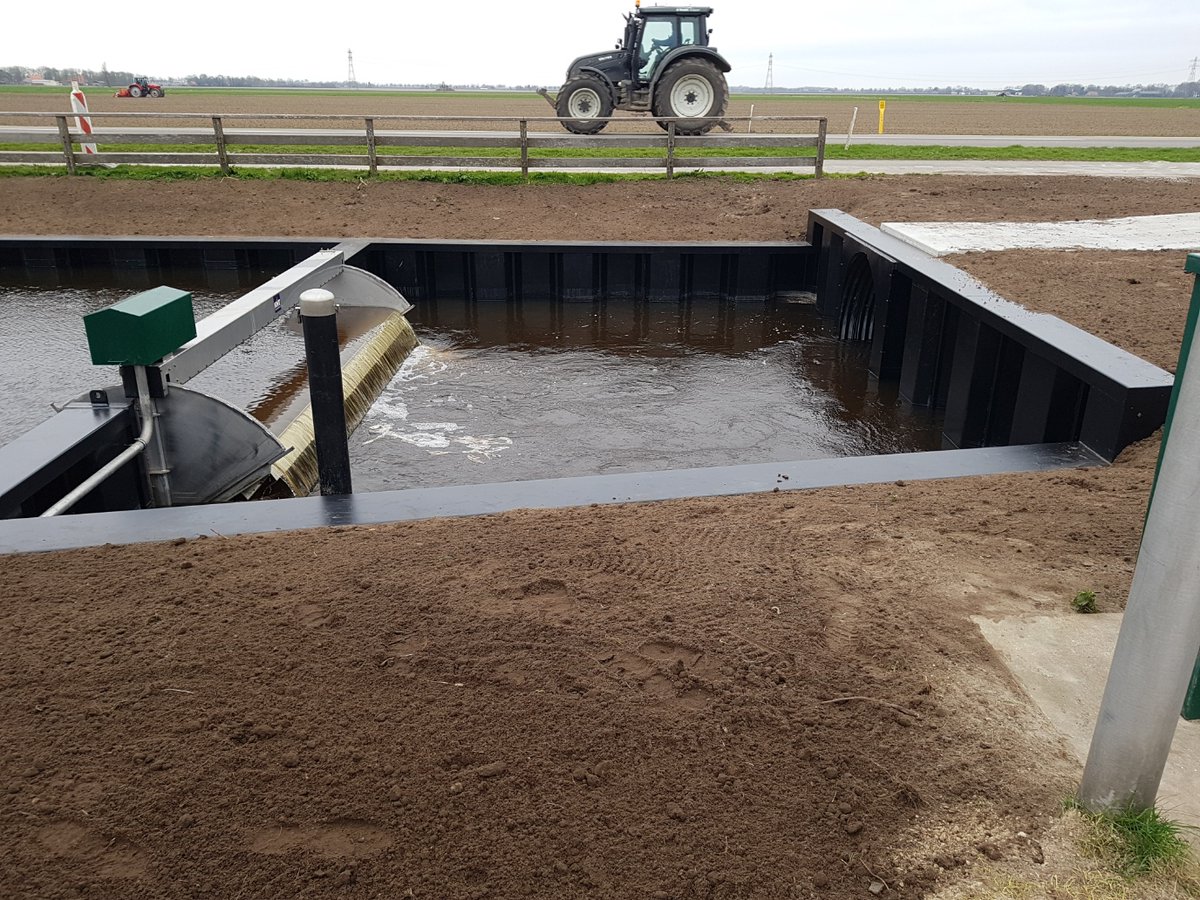 pvosy's tweet photo. Weer een mooi project opgeleverd, vervangen stuw Ettenlandseweg. Een mooie samenwerking tussen @Zuiderzeeland en de aannemer BWO gevestigd in #meppel https://t.co/BBGWc05AYP