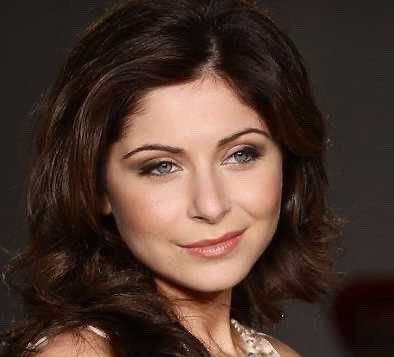 #Corona starts hitting Bollywood.

Singer #KanikaKapoor tests positive for #COVID19. She returned from UK last Sunday, sneaked out, hidden travel history from authorities. Upon return, stayed in a 5star &attended a party with 100+ present. 

Should be boycotted from the Industry.