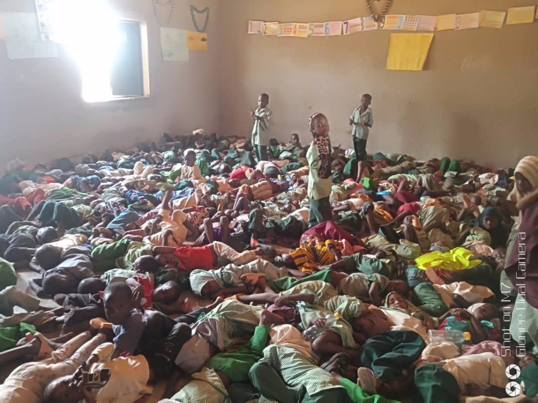 leads_nigeria's tweet image. #corruptionmustGO
#KDSTATNES 
LANW in partnership with @macfound visited
UBE/LGEA NASSARAWA lll chikun LGA. The school is in  need of furniture, instructional materials and renovation of some classrooms @SholaOga @KadunaSubeb @ogpkaduna @Kaduna_MoE @openUBEC @GovKaduna