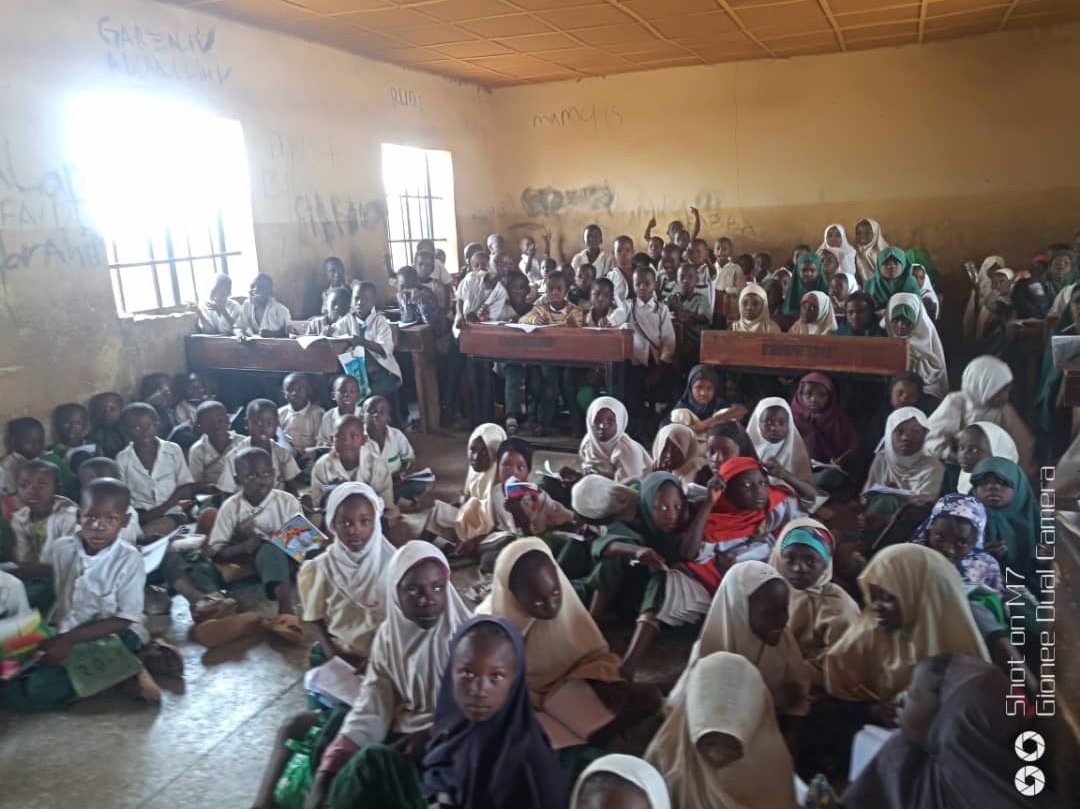 leads_nigeria's tweet image. #corruptionmustGO
#KDSTATNES 
LANW in partnership with @macfound visited
UBE/LGEA NASSARAWA lll chikun LGA. The school is in  need of furniture, instructional materials and renovation of some classrooms @SholaOga @KadunaSubeb @ogpkaduna @Kaduna_MoE @openUBEC @GovKaduna