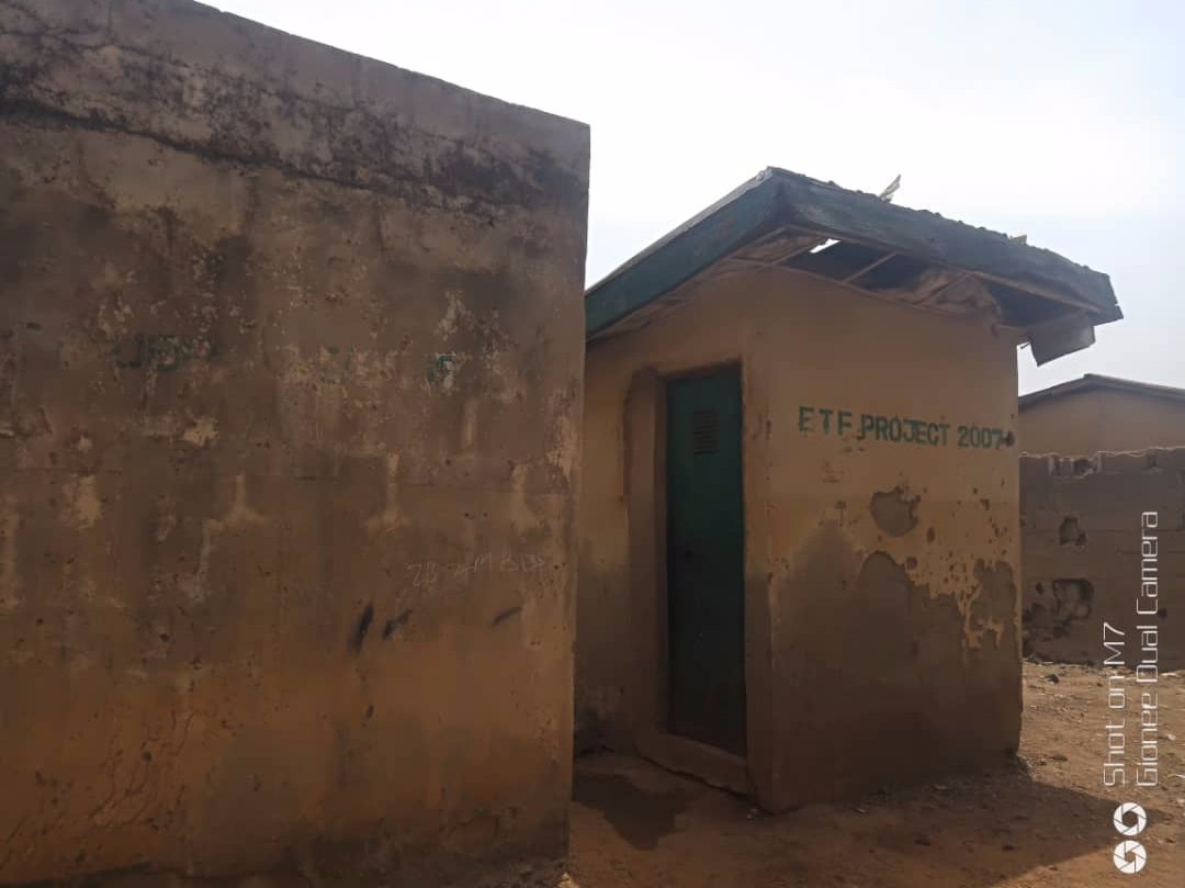 leads_nigeria's tweet image. #corruptionmustGO
#KDSTATNES 
LANW in partnership with @macfound visited
UBE/LGEA NASSARAWA lll chikun LGA. The school is in  need of furniture, instructional materials and renovation of some classrooms @SholaOga @KadunaSubeb @ogpkaduna @Kaduna_MoE @openUBEC @GovKaduna