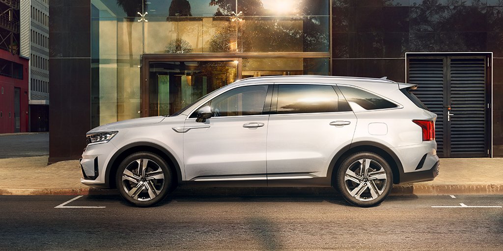 negociacar's tweet photo. Ayer @kiamotorsiberia presentó su nuevo #KiaSorento con novedades como el Terrain Mode que mejora la tracción a las 4 ruedas, nivel 2 autonomía y una nueva plataforma que tendrá variante #híbrida e híbrida #enchufable. Disponible el 3º Trimestre del año
➡️https://t.co/AHo1eK5435 https://t.co/JF7UMapdoA