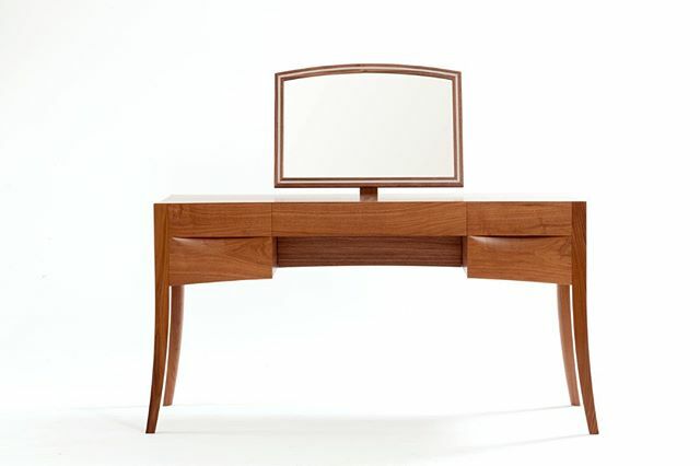 #RT WaywoodBespoke: Really like this image of the walnut dressing table we recently made, the slimline LED lighting is very well disguised and looks like grey veneer inlay around the mirror. 
#bespoke #bespokefurniture #madetomeasure #commission #luxuryf…