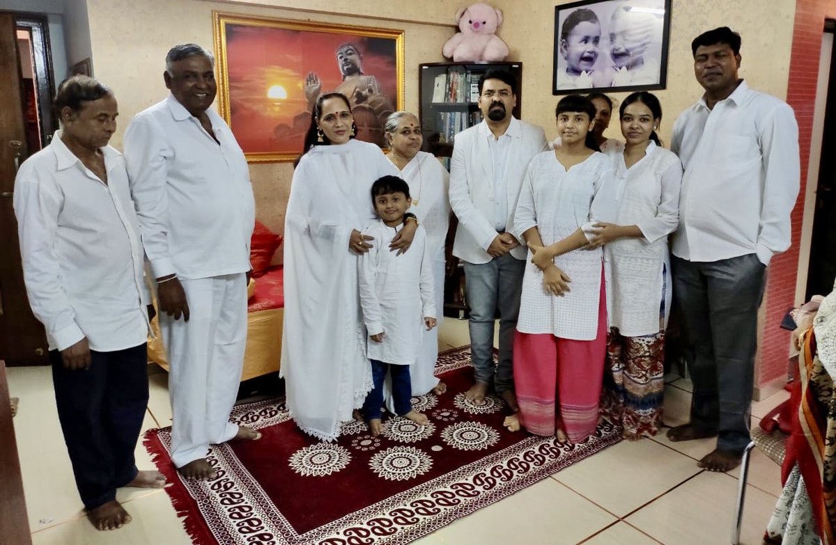 nitinkhandvikar's tweet photo. On d occasion of Lord Buddha's induction at our place Hon. Seematai Ramdas Athawale &amp; Ms Gatha Dhale visited and took blessings of lord Buddha. we are overwhelmed by their humble gesture....
#LordBuddha #SeemataiAthawale #GathaDhale #Shamyak #SPac #NitinTayade https://t.co/txBvEEIgZe