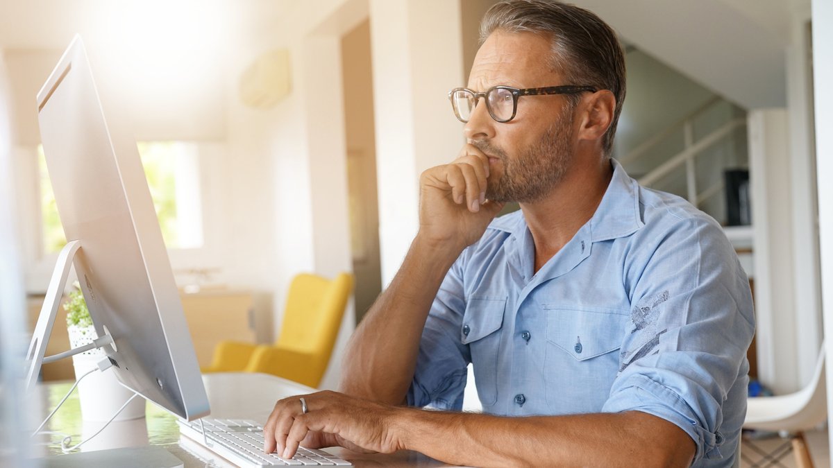 Wir haben für Sie 5 #Tipps für erfolgreiches Arbeiten im #Homeoffice zusammengestellt. Sollten Sie Fragen zum sicheren Betrieb einer professionellen Homeoffice-Infrastruktur für Ihre Mitarbeitenden haben, beraten unsere Spezialisten Sie gerne. bit.ly/homeoffice-5-t…