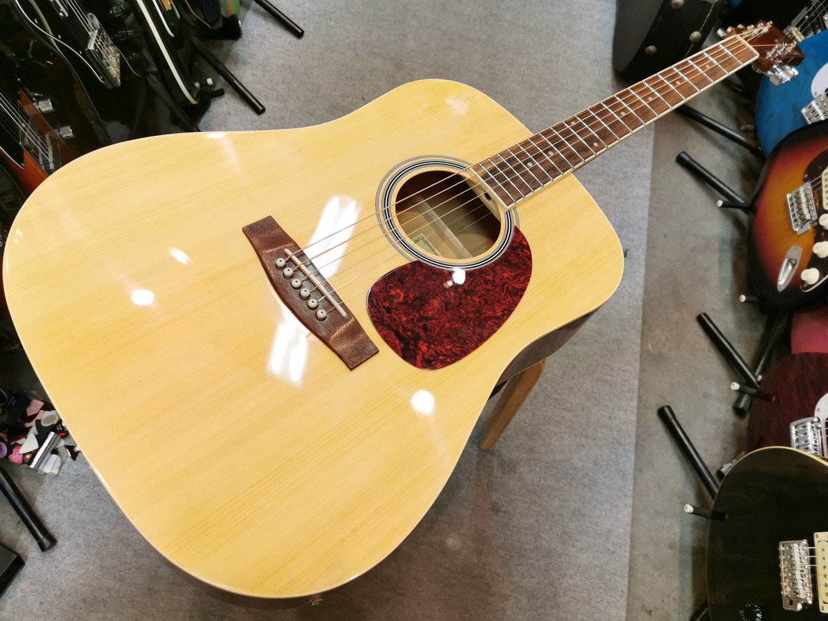 Crewslut クルースラット On Twitter Aria Legend Wg 15 Nt Limitedです 通常モデルには無いべっ甲柄ピックガード 通常は黒 に ボディ鳴りも捉えるパッシブピックアップ搭載 19800円とリーズナブル 当社では販売する全てのギター ベースを値段に関わらず その