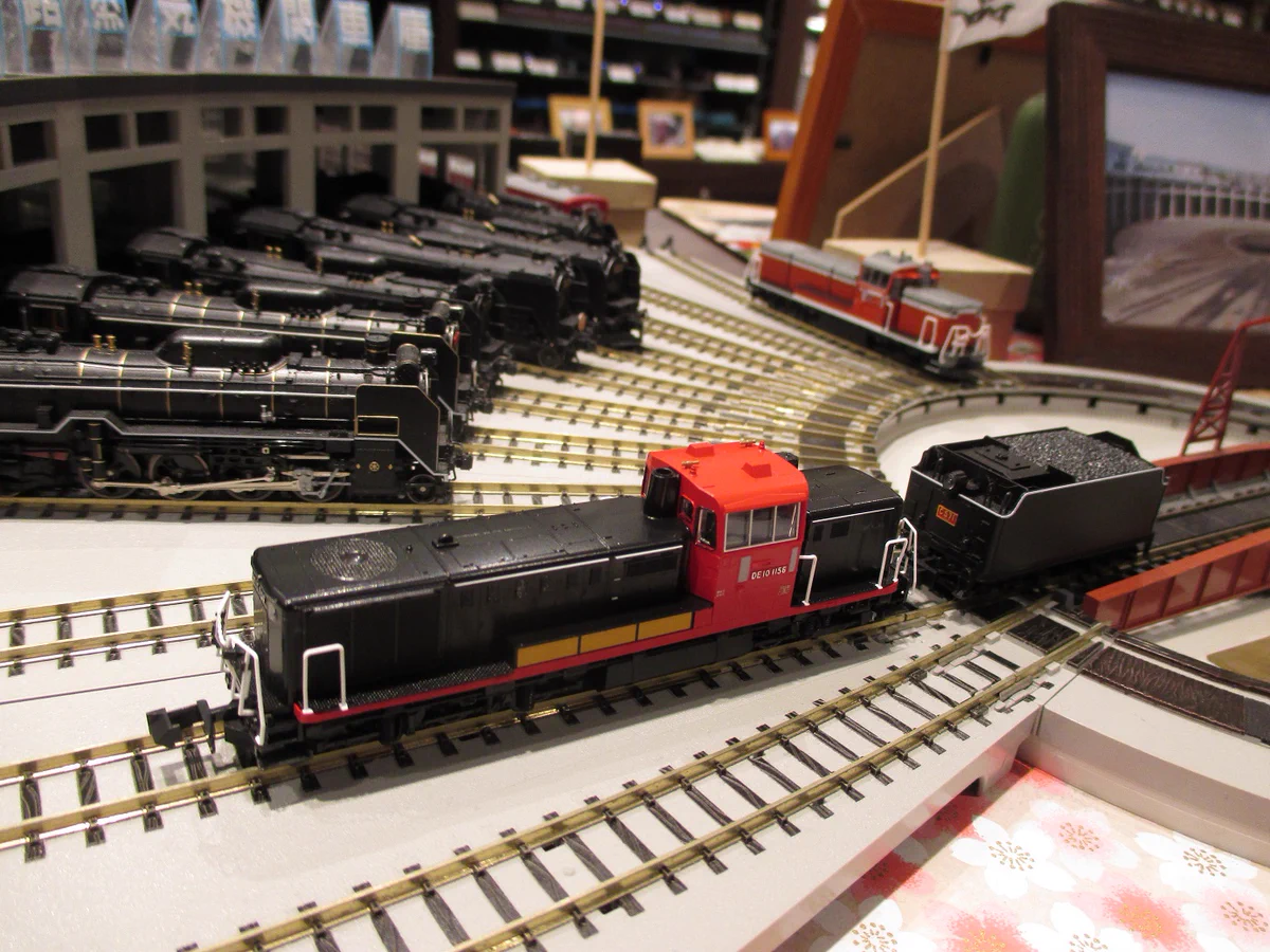KATO京都店限定 DE10 1156 梅小路運転区タイプ ETigUTOUEAAXY_k?format=webp&