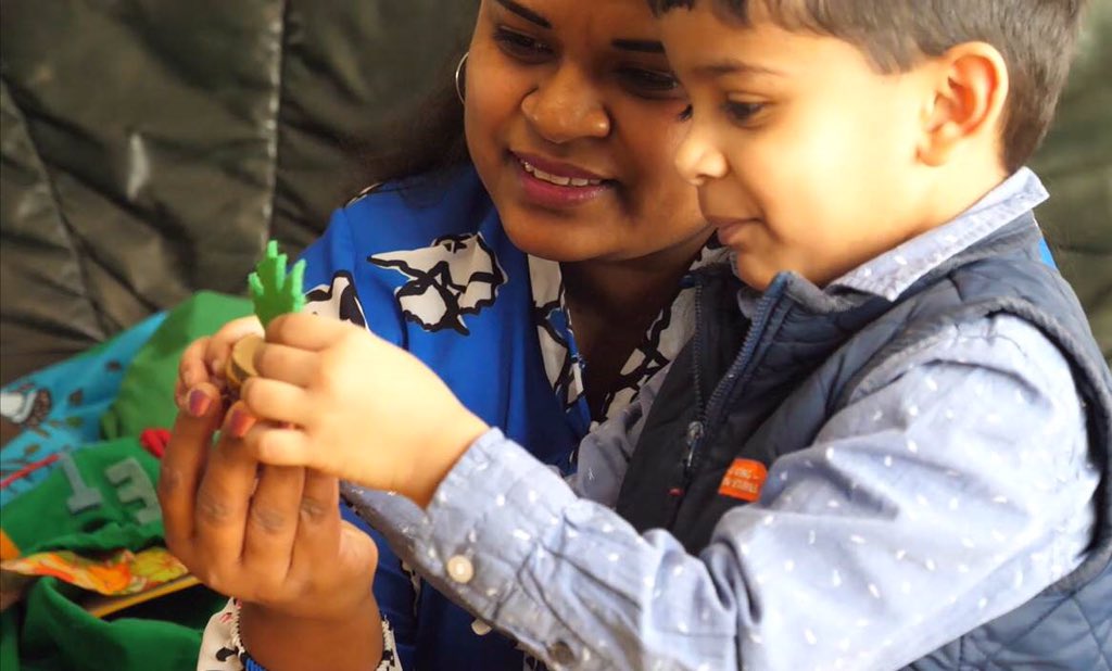 Een prachtige film over de Verteltas in Waalwijk! Zo trots! <a href="/verteltassen/">Verteltassen/Efrat</a> <a href="/ContourdeTwern/">ContourdeTwern</a> <a href="/Gem_Waalwijk/">Gemeente Waalwijk</a> <a href="/ActiefOuder/">Actief Ouderschap</a> <a href="/bibliotheekmb/">Bibliotheek MB</a>  

Verteltas | Taal- en talentenontwikkeling van ouder en kind youtu.be/258GsI2VCCc via <a href="/YouTube/">YouTube</a>